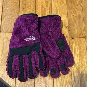 The North Face Fleece Gloves in Purple and Black